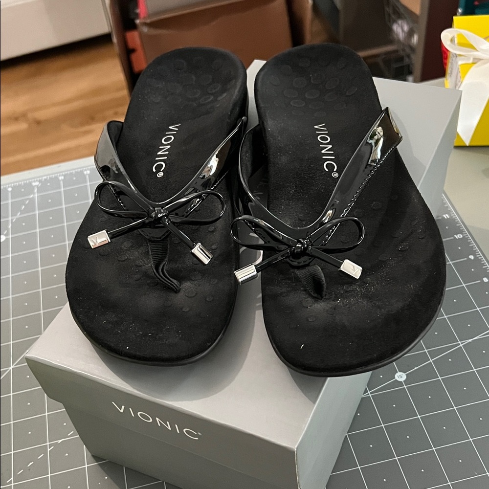 Vionic Women's Glossy Black Sandals - Picture 3 of 4